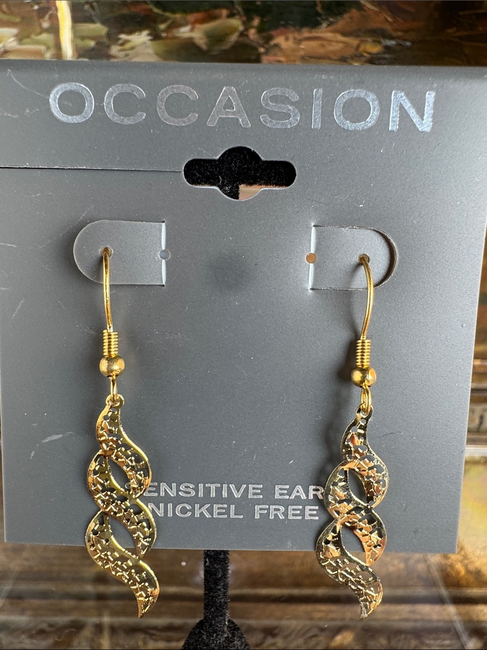 0570-Occasion Gold Filigree Twisted Dangle Earrings